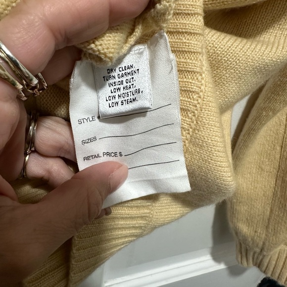 St. John soft Yellow Cashmere Blend Full Zip Up Sweater Size Small EUC - Picture 6 of 6